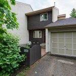 Townhouse Condo in Meadowood backing onto green space and Seine River