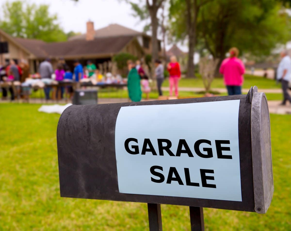 7 Great Tips To Holding Your Best Yard Sale Ever rent or buy